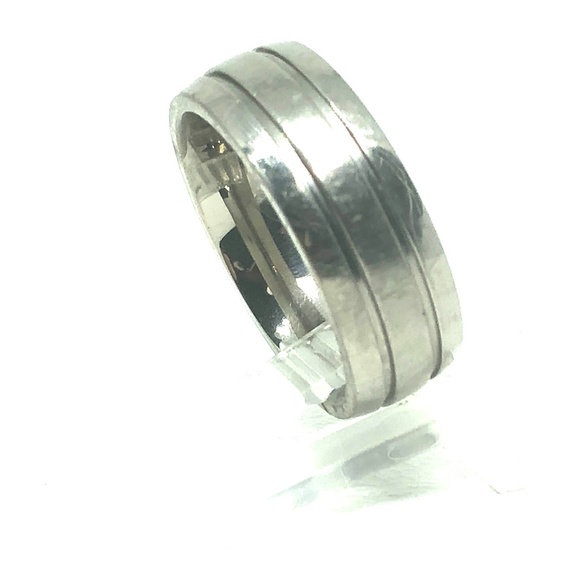 Men's Titanium FC 8mm Wedding Band - Picture 4 of 8